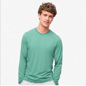 NWOT Men’ Outdoor Voices Ready Set Longsleeve